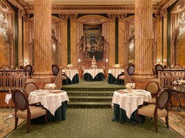 2 restaurants; breakfast, lunch, dinner, and brunch served