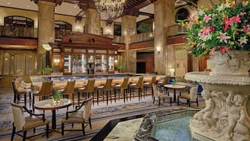 2 barer/lounger, lobbylounge og cocktailbar