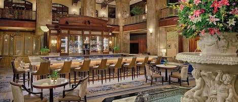 2 bars/lounges, lobby lounge, cocktail bar