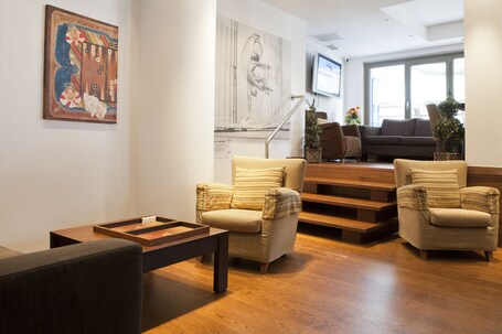 Plaka Hotel - Image 4