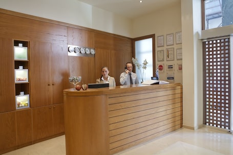 Plaka Hotel - Image 9