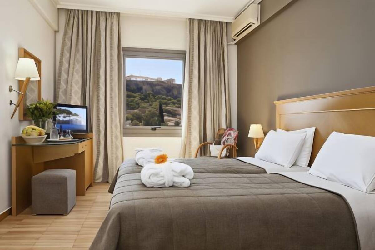 In-room safe, desk, blackout drapes, soundproofing