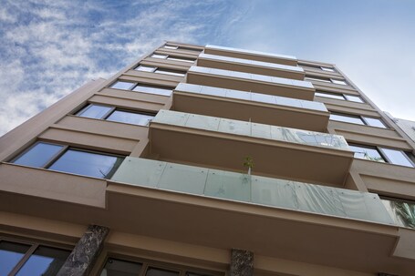 Plaka Hotel - Image 1