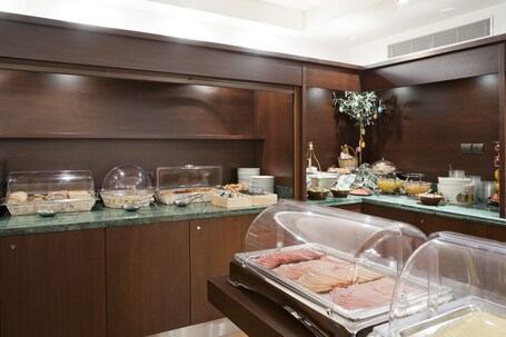 Plaka Hotel - Image 11