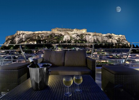 Plaka Hotel - Image 2