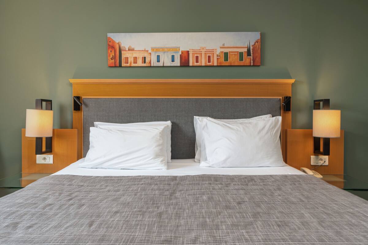 In-room safe, desk, blackout drapes, soundproofing