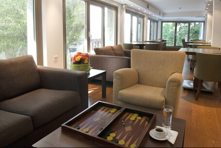 Plaka Hotel - Image 10