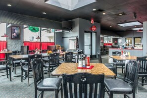 Breakfast served - Quality Inn & Suites Fairview - Erie (Fairview)