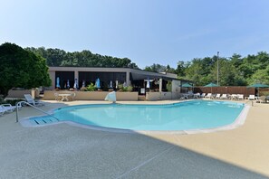 Outdoor pool, sun loungers