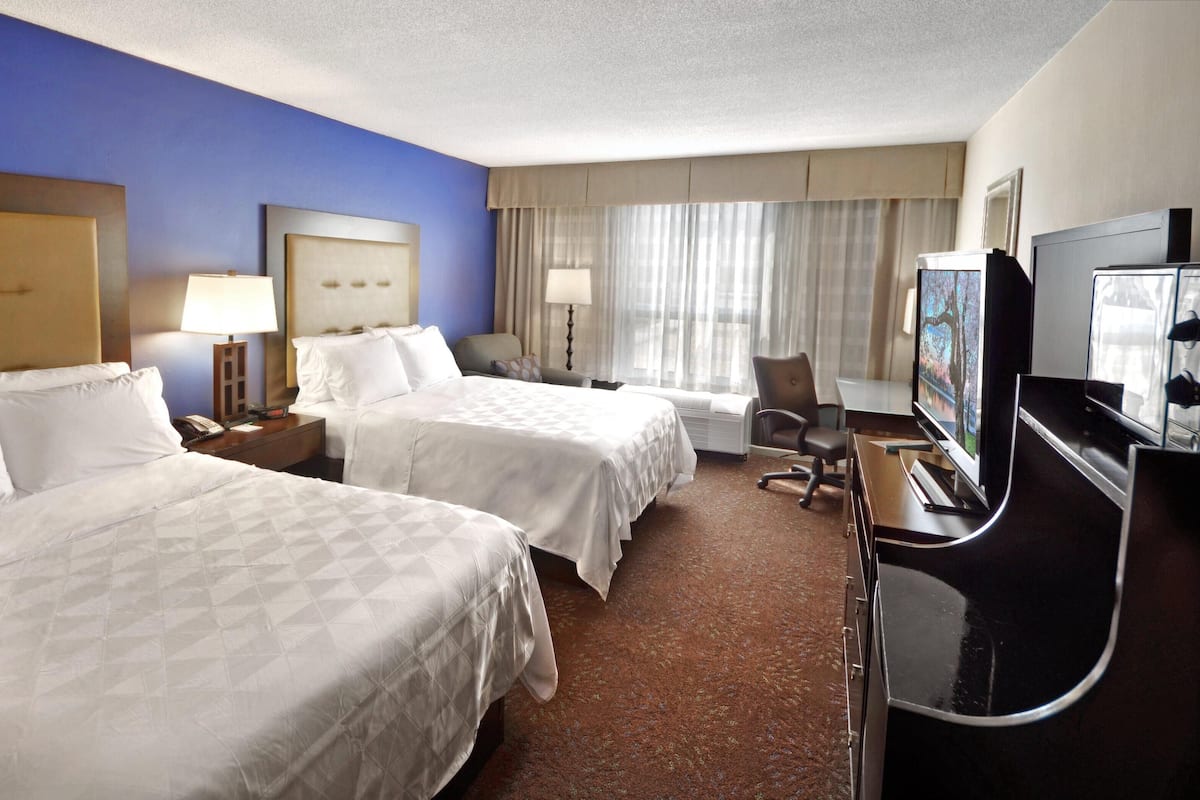 Pillow-top beds, desk, soundproofing, iron/ironing board