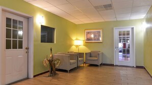 Lobby - Red Roof Inn Chambersburg (Chambersburg)