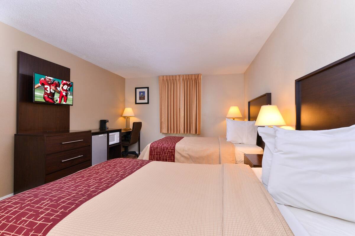 Iron/ironing board, WiFi (free), alarm clocks, bed sheets