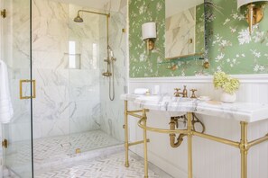 Shower, rainfall showerhead, free toiletries, hair dryer - Inn At Rancho Santa Fe (Rancho Santa Fe)