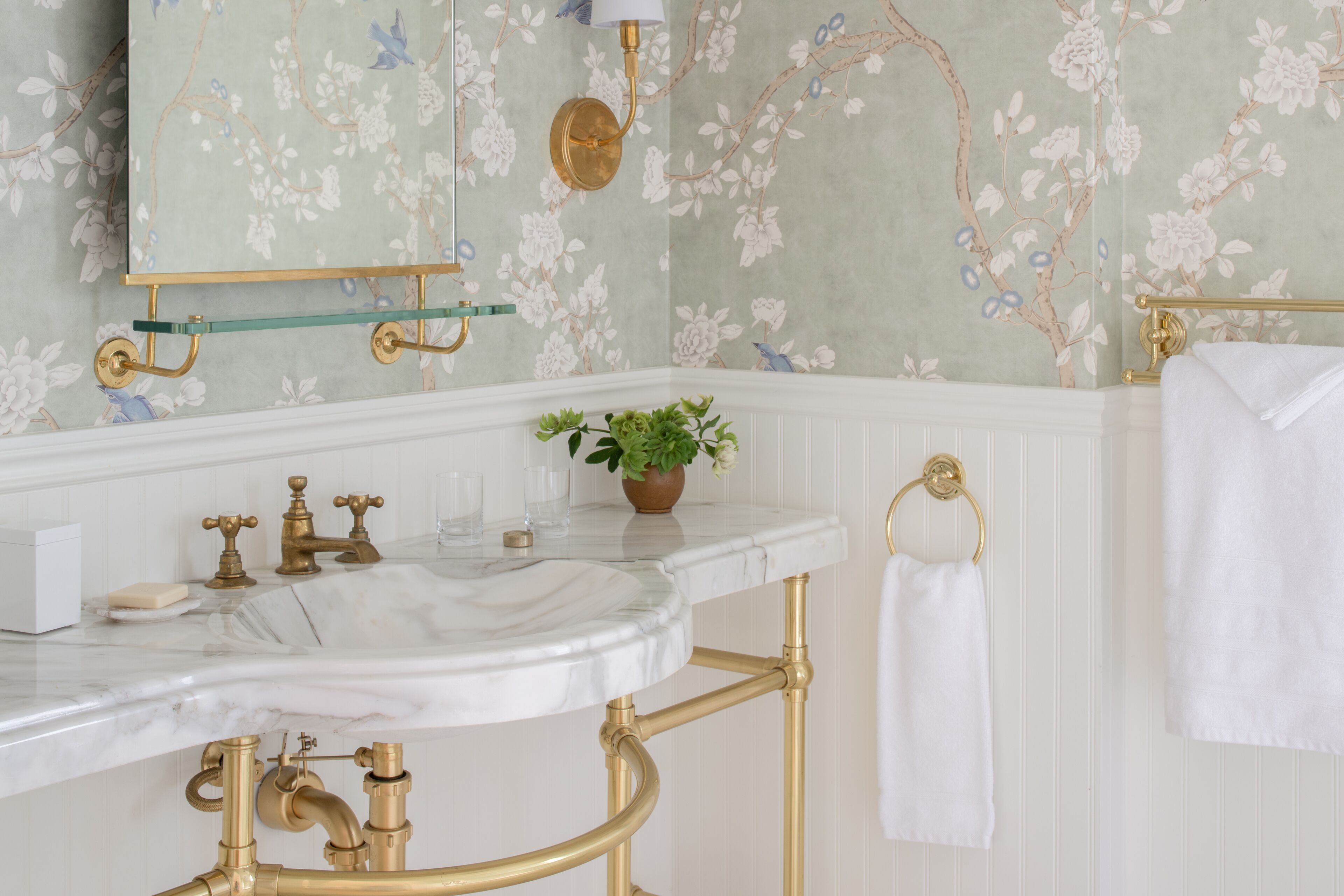 shower, rainfall showerhead, free toiletries, hair dryer