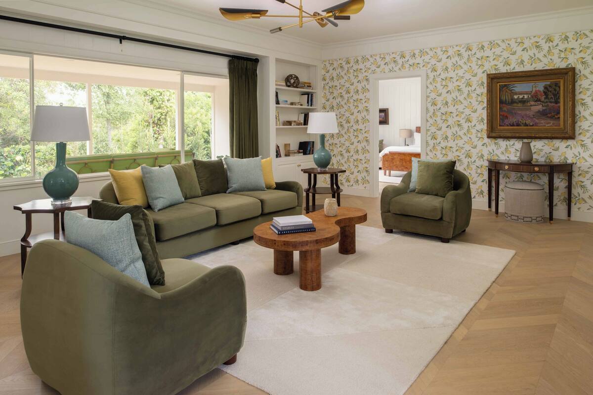 スーペリア ハウス (Bougainvillea Residence) | リビング エリア | 55 インチの薄型テレビ (衛星放送視聴可)、テレビ