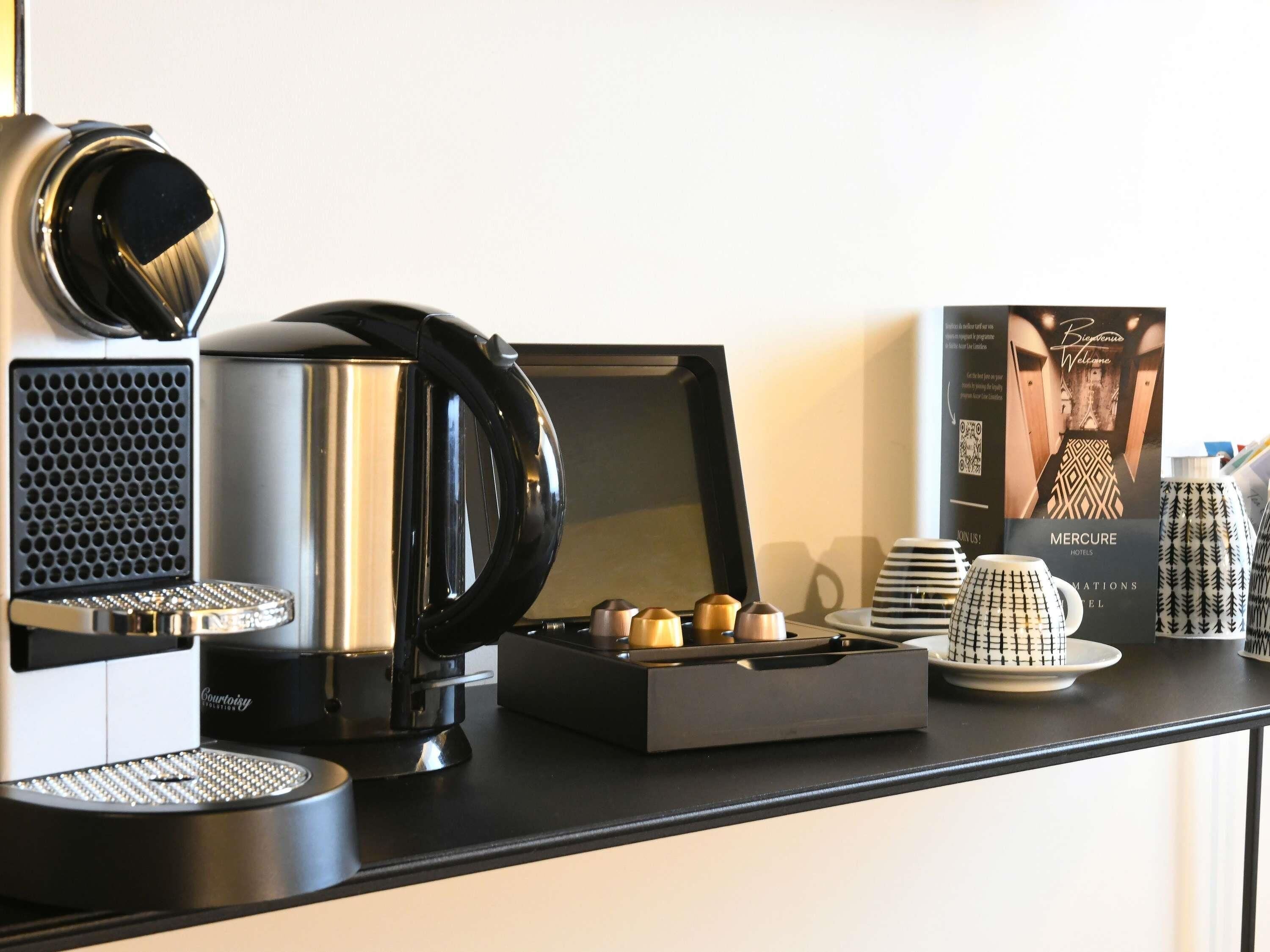 Ropa de cama de alta calidad, escritorio y cortinas blackout 