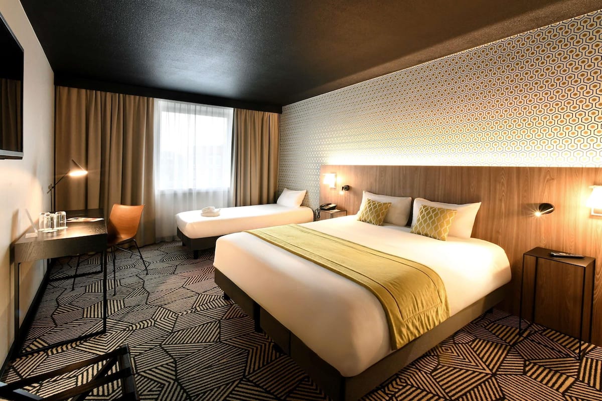 Family Room, Multiple Beds (Superior) | Premium bedding, desk, blackout drapes, soundproofing