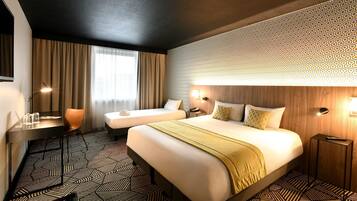 Family Room, Multiple Beds (Superior) | Premium bedding, desk, blackout drapes, soundproofing