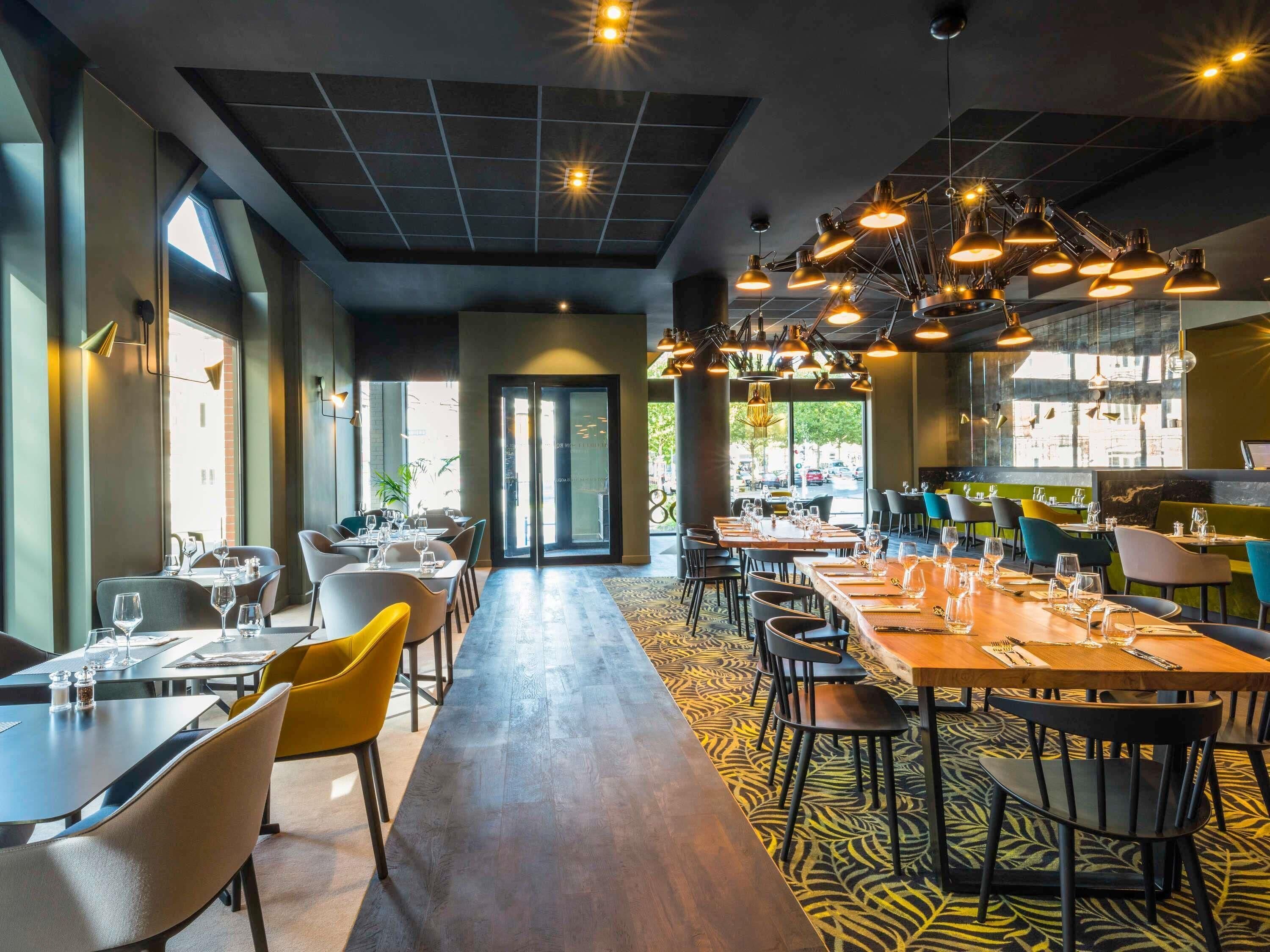 Petit déjeuner et dîner servis sur place