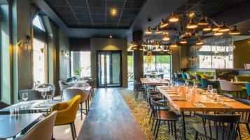 Petit déjeuner, déjeuner et dßner servis sur place