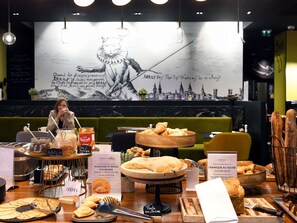 Desayuno buffet diario (EUR 19 por persona)