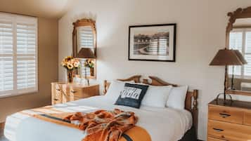 Schreibtisch, Bügeleisen/Bügelbrett, kostenlose Babybetten