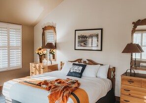 Desk, iron/ironing board, free cribs/infant beds, rollaway beds - Grouse Mountain Lodge (Whitefish)