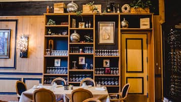 Déjeuner, dîner et souper servis sur place