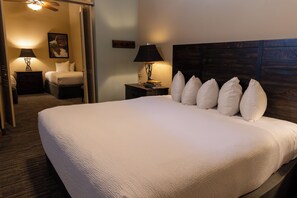 Family Loft | 1 bedroom, desk, iron/ironing board, free cribs/infant beds