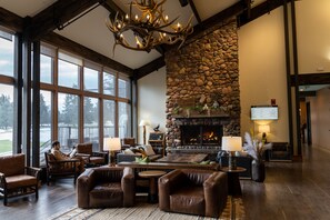 Lobby - Grouse Mountain Lodge (Whitefish)