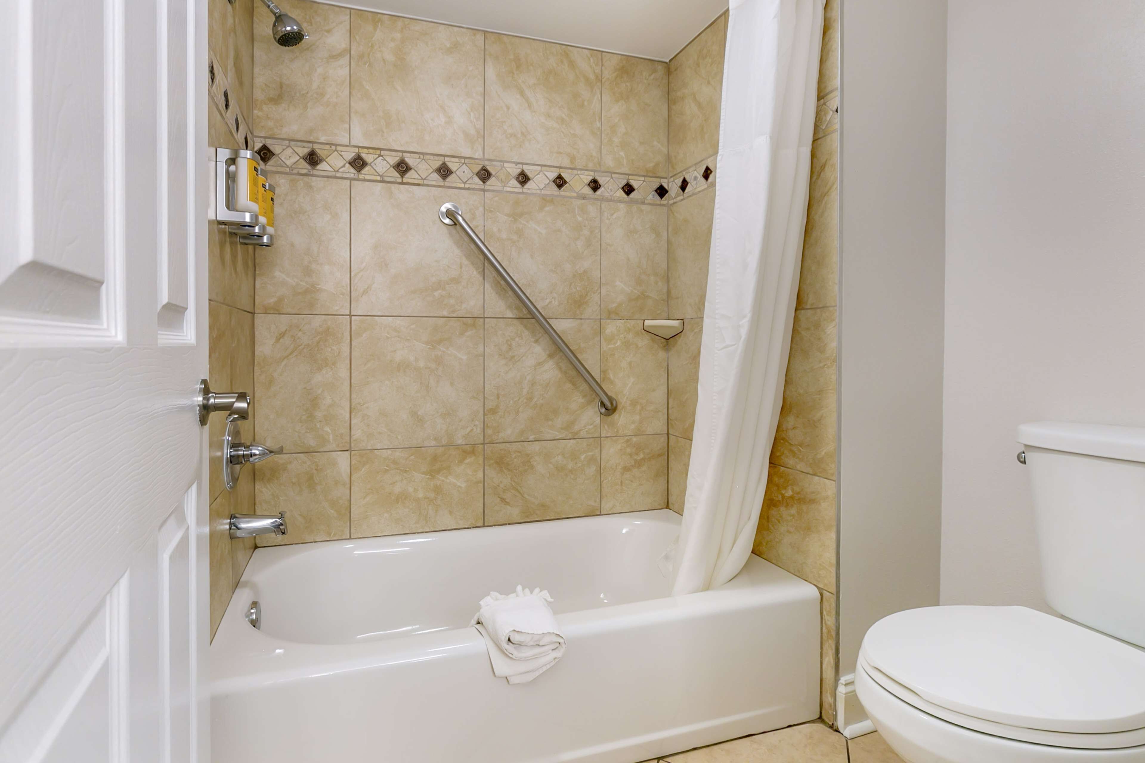 combined shower/bathtub, free toiletries, hair dryer, towels