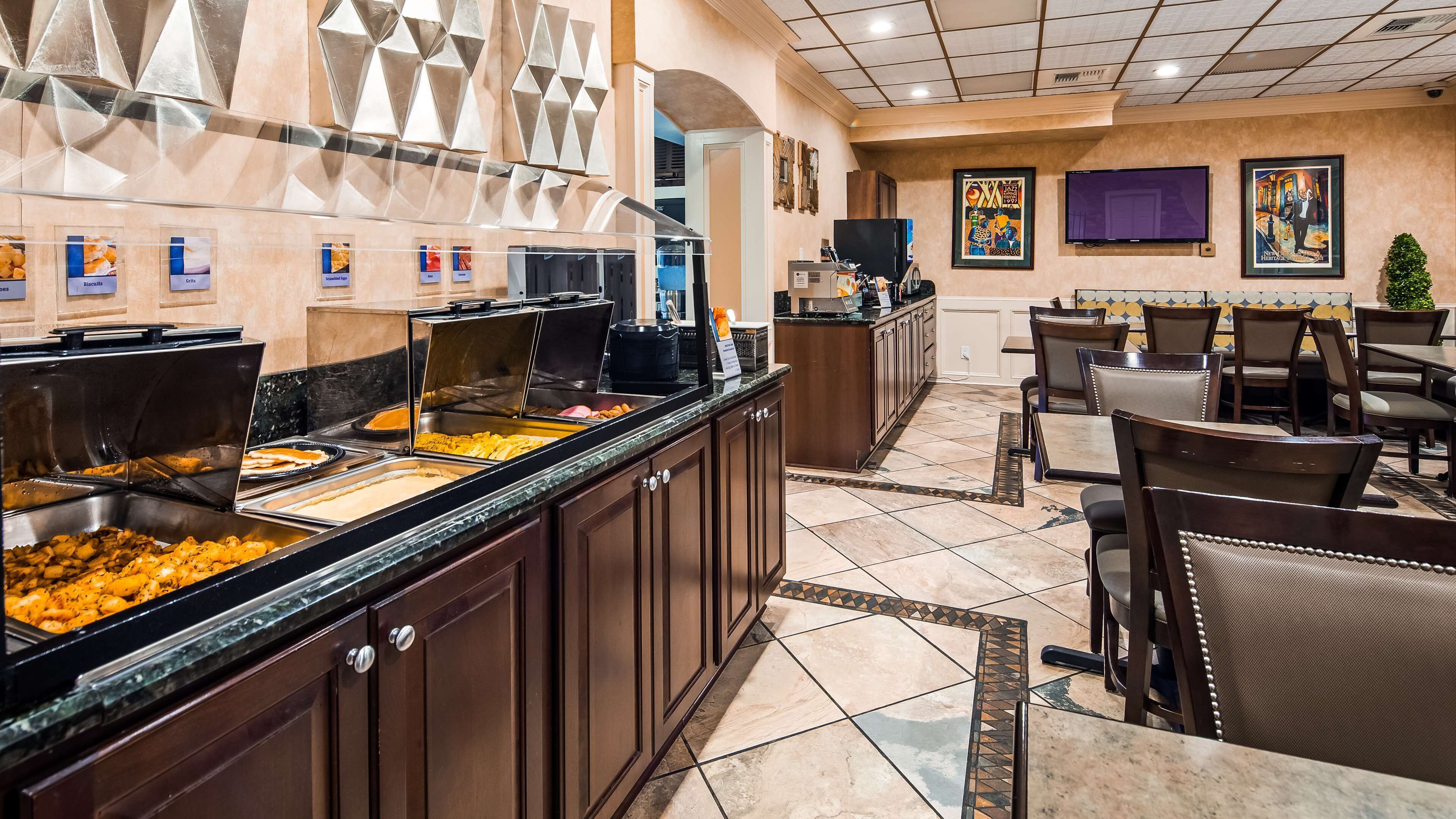 free daily full breakfast