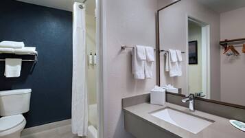 Standard Room, 2 Queen Beds | Bathroom