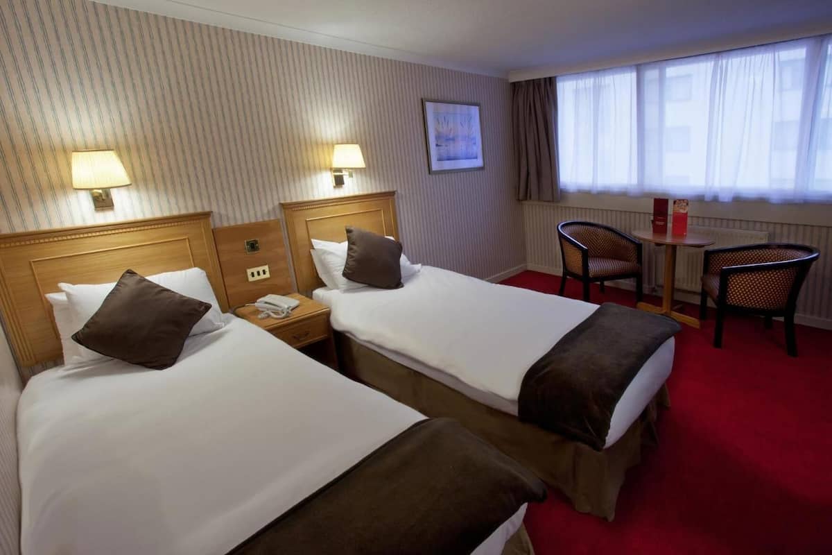 Hypo-allergenic bedding available, desk, WiFi (free), bed sheets