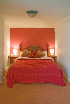 Standard Double Room | Hypo-allergenic bedding, desk, free WiFi, bed sheets