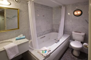 Executive dubbelrum | Badrum | Badkar/dusch, gratis toalettartiklar, hårtork och handdukar