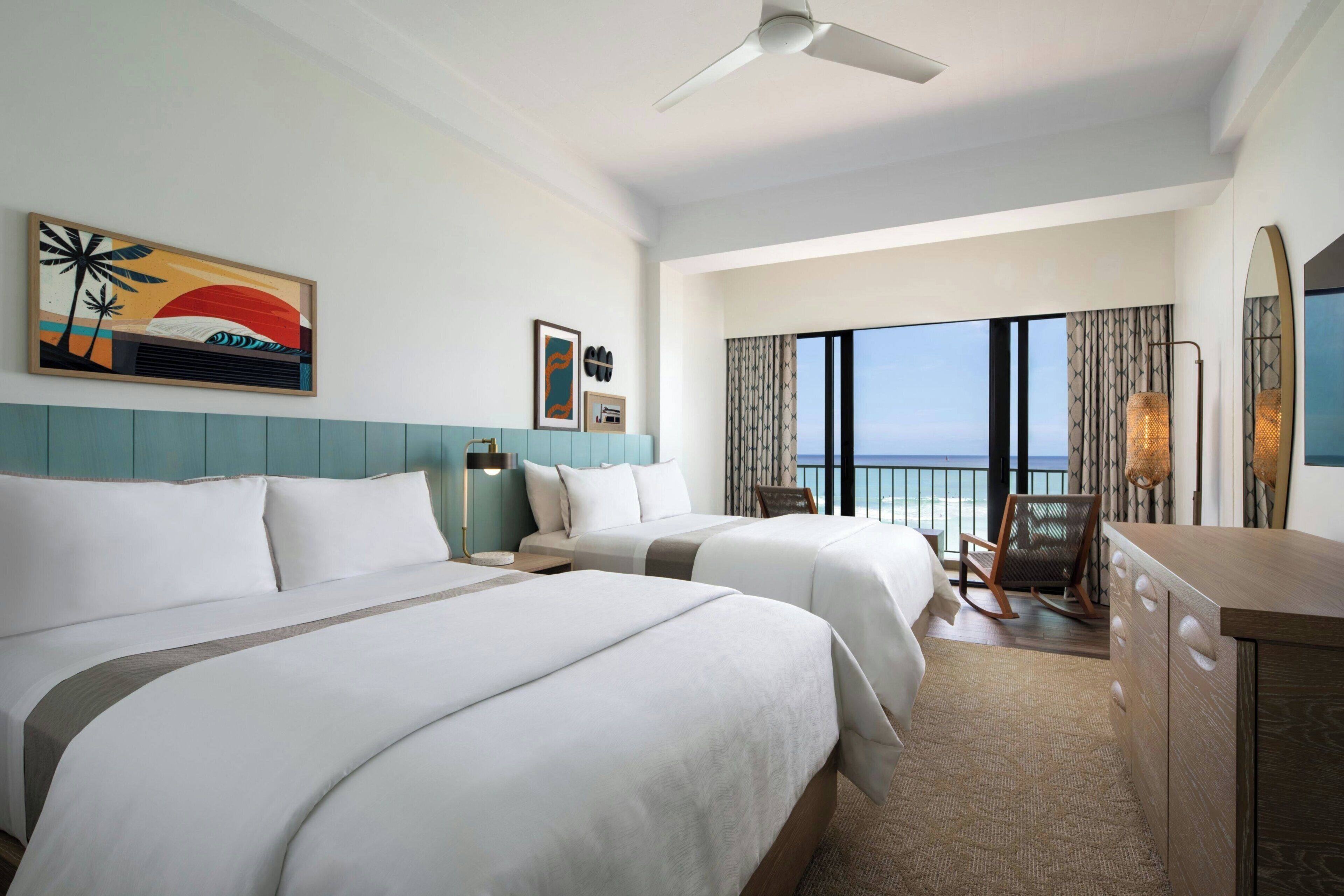 ห้องพัก, เตียงควีนไซส์ 2 เตียง, ริมทะเล (Surfrider, Newly Renovated) | เครื่องนอนระดับพรีเมียม, เตียงพร้อมฟูกเสริมที่นอน, ตู้นิรภัยในห้องพัก