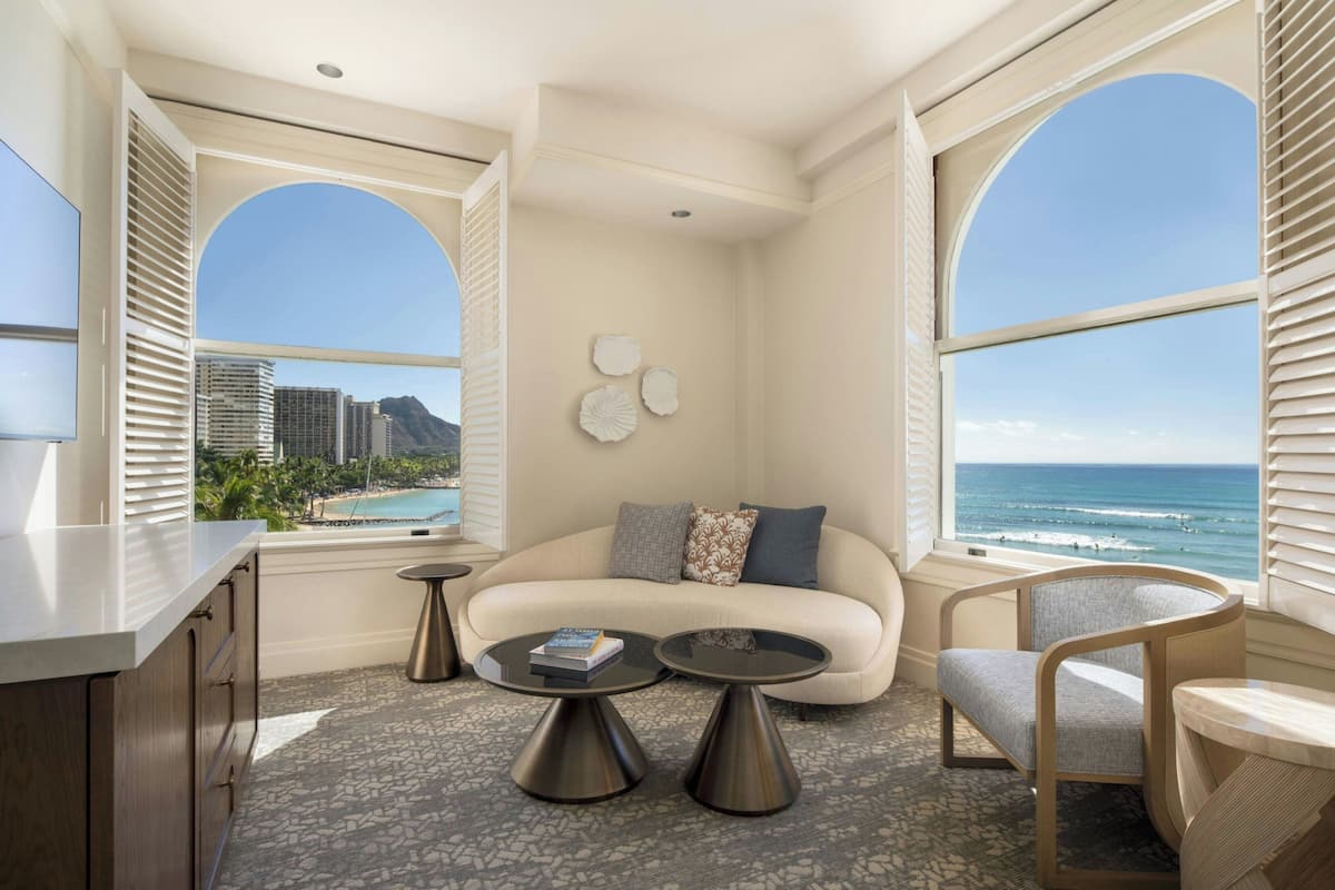 Banyan Ocean View One Bedroom King Suite, Newly Renovated | Living room