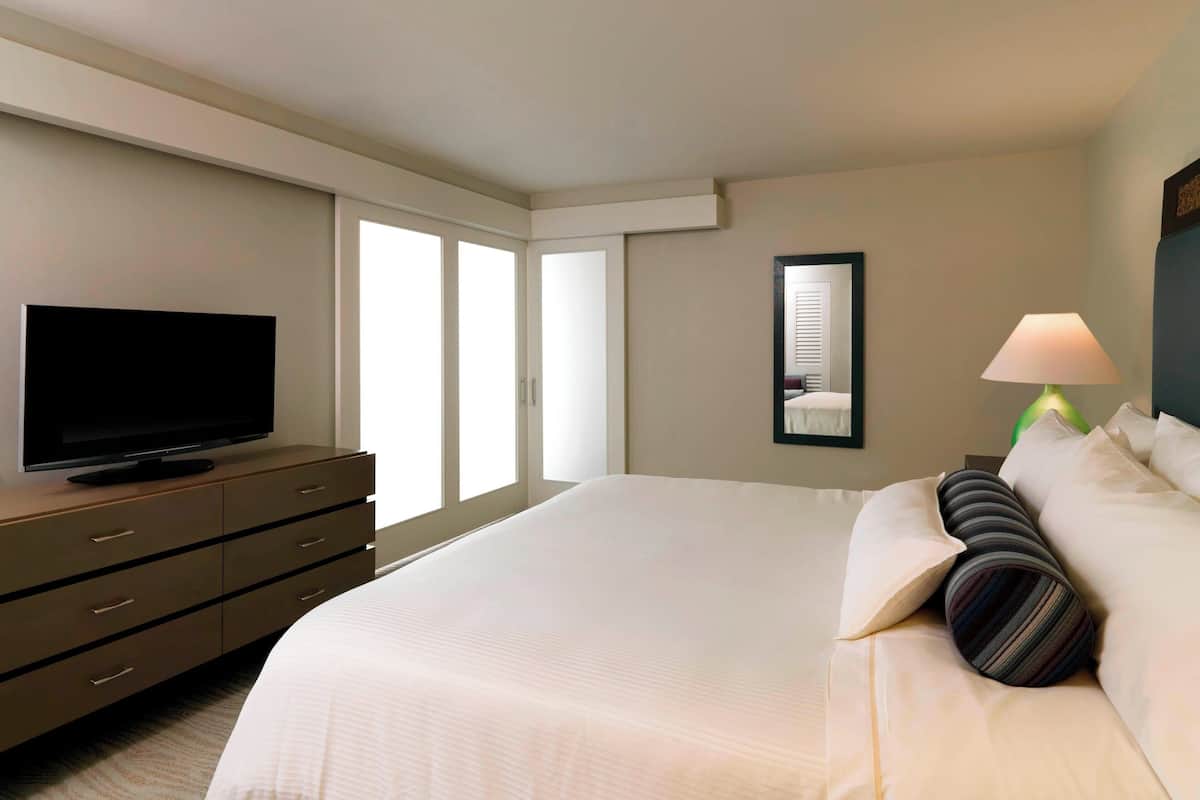 Banyan City View 1 King or 1 Queen, Mobility/Hearing Accessible | 1 bedroom, premium bedding, pillowtop beds, in-room safe