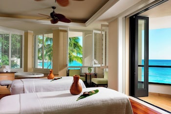 Spa tub, body treatments, hydrotherapy, aromatherapy at Moana Surfrider, A Westin Resort & Spa, Waikiki Beach