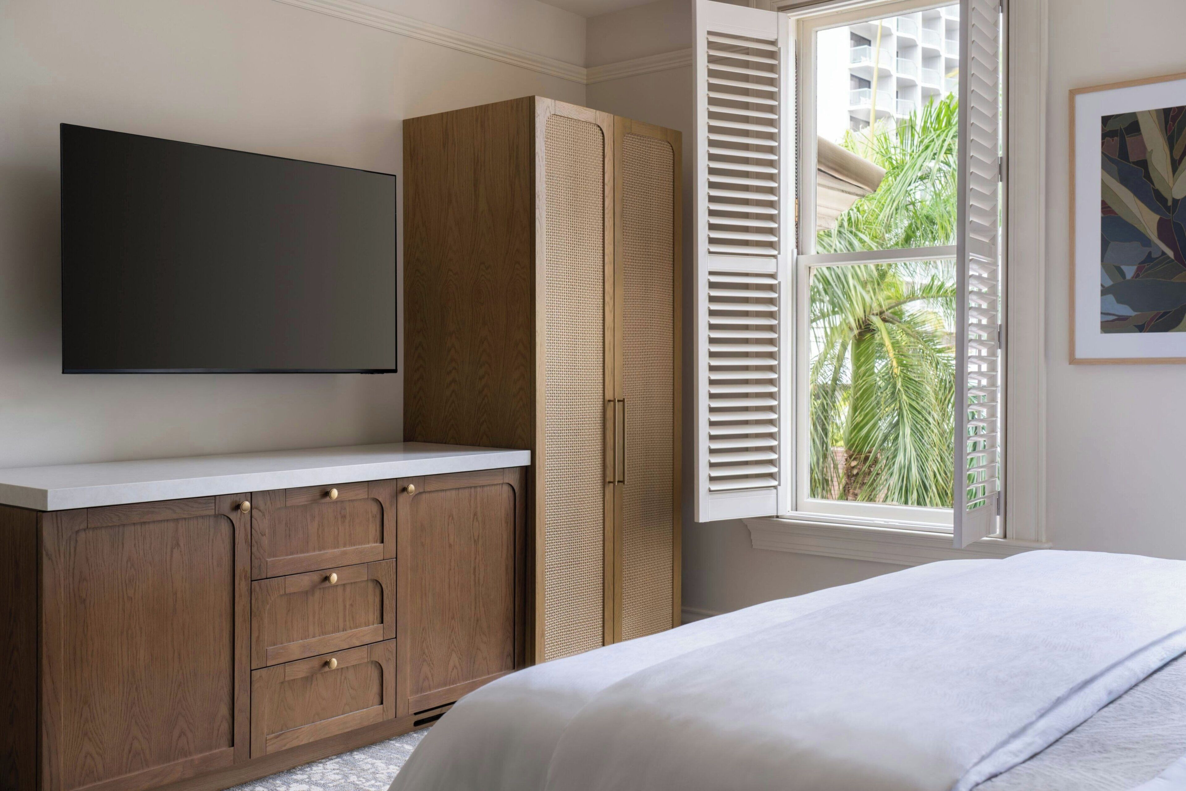 Premium bedding, pillowtop beds, in-room safe, desk