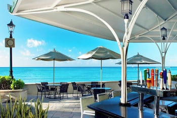 On the beach, snorkeling, beach bar at Moana Surfrider, A Westin Resort & Spa, Waikiki Beach