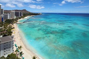 Penthouse, Non Smoking (View) | Premium bedding, pillowtop beds, in-room safe, desk - Moana Surfrider, A Westin Resort & Spa, Waikiki Beach (Honolulu)