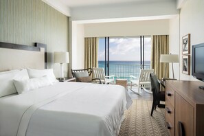 Sengetøy av topp kvalitet, senger med overmadrass og safe på rommet