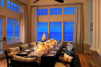 On the beach, snorkeling, beach bar at Moana Surfrider, A Westin Resort & Spa, Waikiki Beach