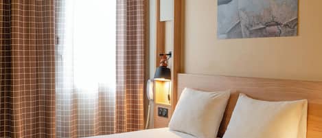 Roupas de cama premium, espaço de trabalho para notebook