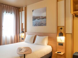 Quarto clássico, 1 cama de casal | Roupas de cama premium, espaço de trabalho para notebook