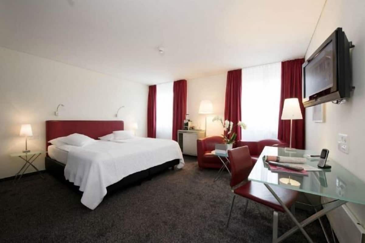 1 chambre, literie de qualité, minibar, coffre-fort