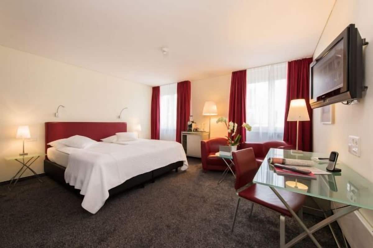 1 chambre, literie de qualité, minibar, coffre-fort