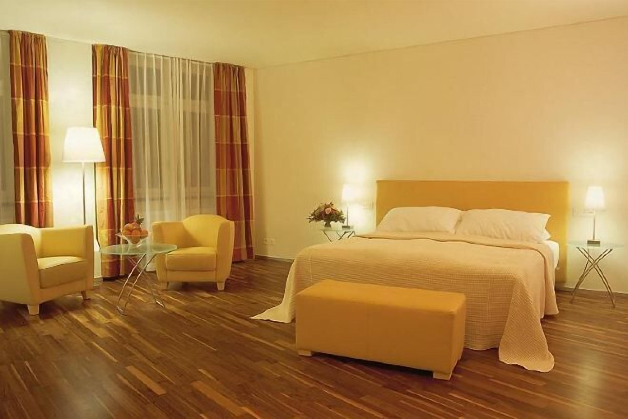 1 bedroom, premium bedding, minibar, in-room safe